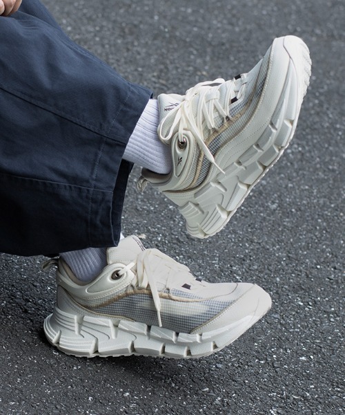 Reebok(リーボック)の「フロートジグ アンコール / FLOATZIG ENCORE(スニーカー・メンズ・ブラック×ホワイト/アイボリー/ブラック・29.0cm/25.0cm/30.0cm/28.5cm/28.0cm/27.5cm/27.0cm/25.5cm/31cm/26.5cm/26.0cm)」の2枚目の写真