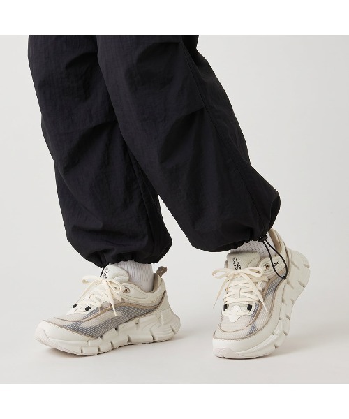 Reebok(リーボック)の「フロートジグ アンコール / FLOATZIG ENCORE(スニーカー・メンズ・ブラック×ホワイト/アイボリー/ブラック・29.0cm/25.0cm/30.0cm/28.5cm/28.0cm/27.5cm/27.0cm/25.5cm/31cm/26.5cm/26.0cm)」の22枚目の写真