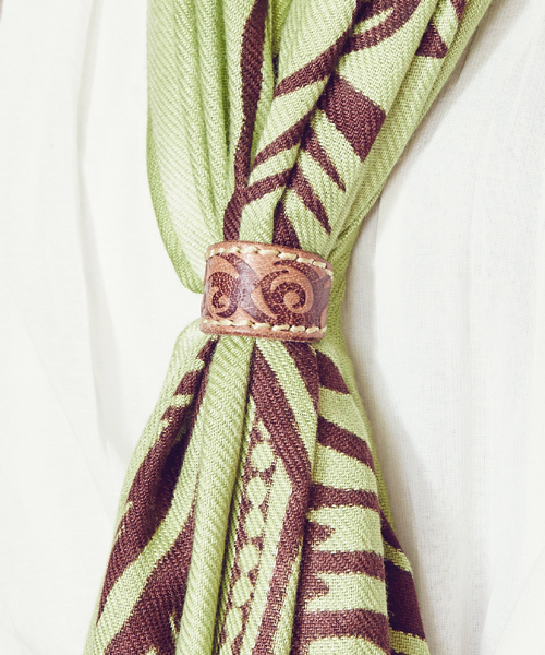 チャイハネ(チャイハネ)の「【チャイハネ】トライバルストールリング(ストール/ショール・レディース・その他・FREE)」の1枚目の写真