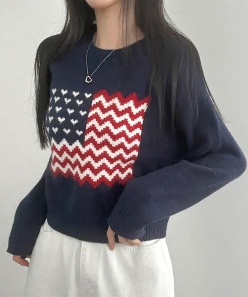 AVYL(アヴィル)の「ハート国旗柄 オーバーサイズジャガードニットプルオーバー(ニット/セーター・レディース・ホワイト/ネイビー・M)」の1枚目の写真