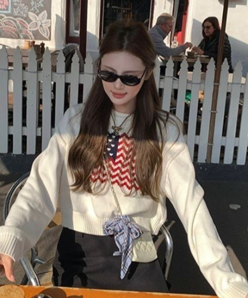 AVYL(アヴィル)の「ハート国旗柄 オーバーサイズジャガードニットプルオーバー(ニット/セーター・レディース・ホワイト/ネイビー・M)」の7枚目の写真