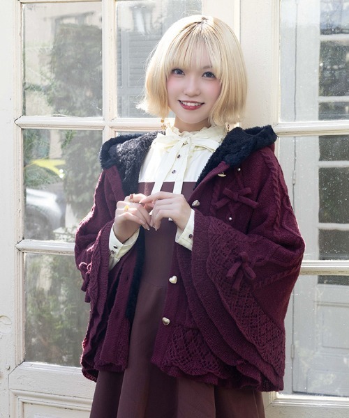 axes femme POETIQUE（アクシーズファムポエティック）の「リボン付き裏ボアニットケープ（カーディガン/ボレロ・レディース・キナリ/ワイン/ピンク/ブラック・MEDIUM）」の15枚目の写真