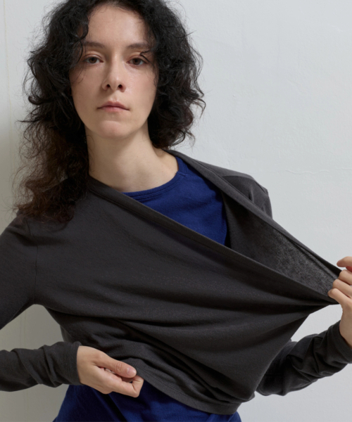 VOYONN(ボヨン)の「ウールレーヨンネックドレープクロップトップ グレー 0214(Tシャツ/カットソー・レディース・ダークグレー・FREE)」の2枚目の写真