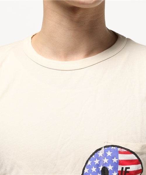 JUNK FOOD(ジャンクフード)の「flag Smile Tシャツ(Tシャツ/カットソー・メンズ・アイボリー・MEDIUM)」の4枚目の写真