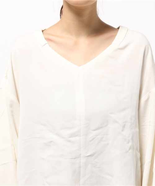 LBC（エルビーシー）の「レーヨンEVボリューム袖ブラウス               （シャツ/ブラウス・レディース・オフホワイト/ダークグレー・LARGE/MEDIUM）」の6枚目の写真