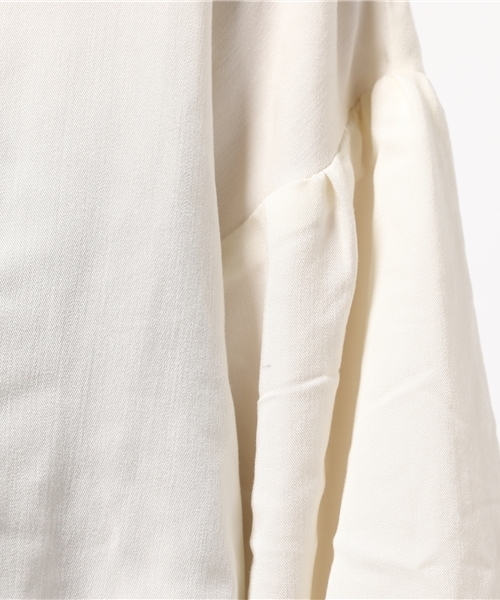 LBC（エルビーシー）の「レーヨンEVボリューム袖ブラウス               （シャツ/ブラウス・レディース・オフホワイト/ダークグレー・LARGE/MEDIUM）」の9枚目の写真