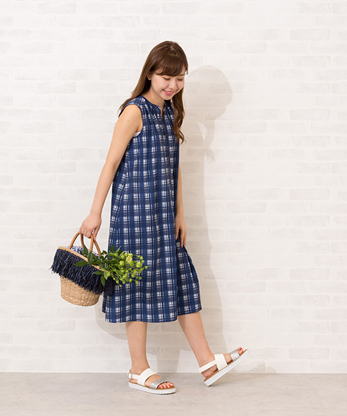 NATURAL BEAUTY BASIC（ナチュラルビューティーベーシック）の「【JJ_5月号掲載】バイカラーフリンジバスケット（かごバッグ・レディース・ピンク/ネイビー・ﾌﾘ-）」の15枚目の写真