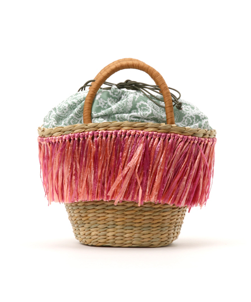 NATURAL BEAUTY BASIC（ナチュラルビューティーベーシック）の「【JJ_5月号掲載】バイカラーフリンジバスケット（かごバッグ・レディース・ピンク/ネイビー・ﾌﾘ-）」の13枚目の写真