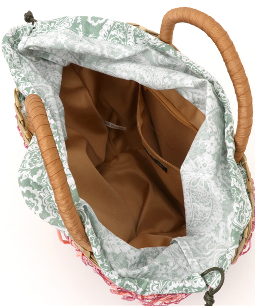 NATURAL BEAUTY BASIC（ナチュラルビューティーベーシック）の「【JJ_5月号掲載】バイカラーフリンジバスケット（かごバッグ・レディース・ピンク/ネイビー・ﾌﾘ-）」の7枚目の写真