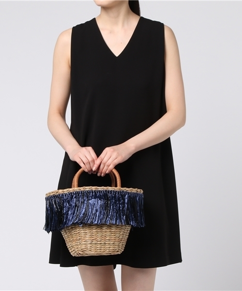 NATURAL BEAUTY BASIC（ナチュラルビューティーベーシック）の「【JJ_5月号掲載】バイカラーフリンジバスケット（かごバッグ・レディース・ピンク/ネイビー・ﾌﾘ-）」の8枚目の写真