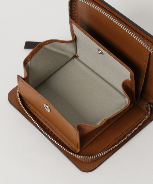 MARGARET HOWELL idea（マーガレット・ハウエルアイデア）の「MARGARET HOWELL idea(マーガレット・ハウエル アイデア）　ベンジャミン　ラウンドファスナー折り財布（財布・レディース・オフホワイト/ダークブラウン/オリーブ/ブルー/ボルドー/ブラウン系その他/カーキ/レッド/グレー・FREE）」の14枚目の写真