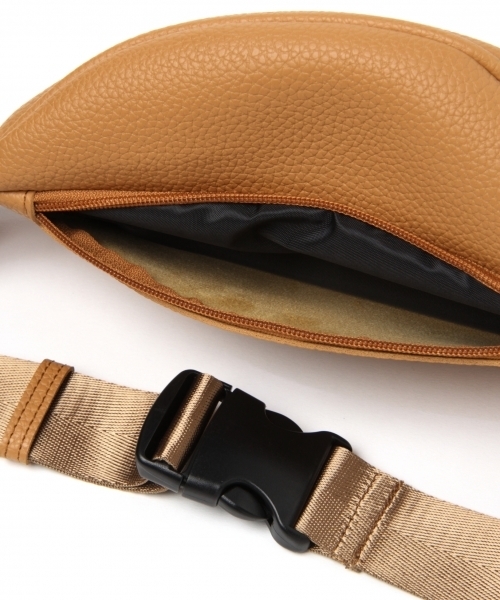 GLOBAL WORK（グローバルワーク）の「フェイクレザーウェストバッグ/780737（ボディバッグ/ウエストポーチ・メンズ・ブラック/ベージュ・FREE）」の8枚目の写真
