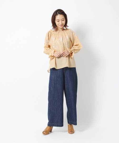 laboratory work(ラボラトリーワーク)の「フラワーザリ刺繍オフショルダーブラウス(シャツ/ブラウス・レディース・オフホワイト/ベージュ/ネイビー・MEDIUM)」の11枚目の写真