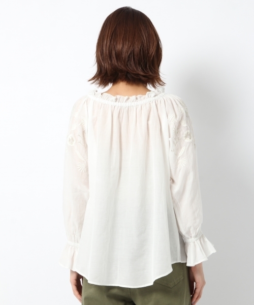 laboratory work(ラボラトリーワーク)の「フラワーザリ刺繍オフショルダーブラウス(シャツ/ブラウス・レディース・オフホワイト/ベージュ/ネイビー・MEDIUM)」の5枚目の写真