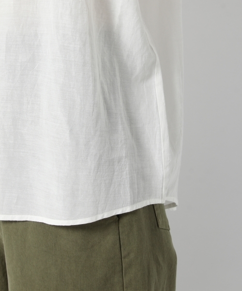 laboratory work(ラボラトリーワーク)の「フラワーザリ刺繍オフショルダーブラウス(シャツ/ブラウス・レディース・オフホワイト/ベージュ/ネイビー・MEDIUM)」の4枚目の写真