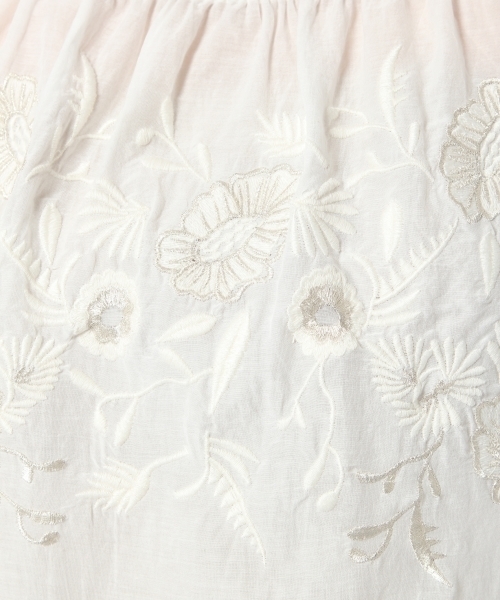 laboratory work(ラボラトリーワーク)の「フラワーザリ刺繍オフショルダーブラウス(シャツ/ブラウス・レディース・オフホワイト/ベージュ/ネイビー・MEDIUM)」の12枚目の写真