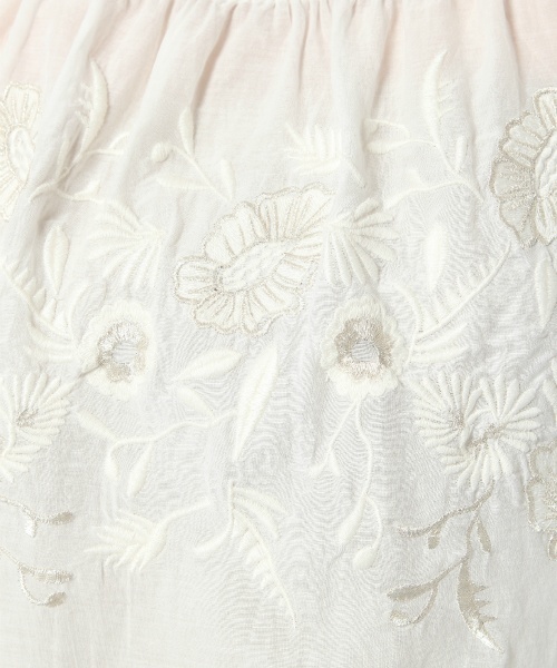 laboratory work(ラボラトリーワーク)の「フラワーザリ刺繍オフショルダーブラウス(シャツ/ブラウス・レディース・オフホワイト/ベージュ/ネイビー・MEDIUM)」の19枚目の写真