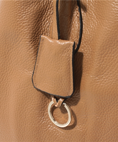 NANO universe(ナノユニバース)の「Sentore Amaranto/チャーム付インバッグレザートート(トートバッグ・レディース・ダークブラウン/ベージュ/グレー/アイボリー・FREE)」の9枚目の写真