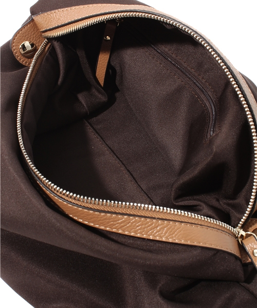 NANO universe(ナノユニバース)の「Sentore Amaranto/チャーム付インバッグレザートート(トートバッグ・レディース・ダークブラウン/ベージュ/グレー/アイボリー・FREE)」の13枚目の写真