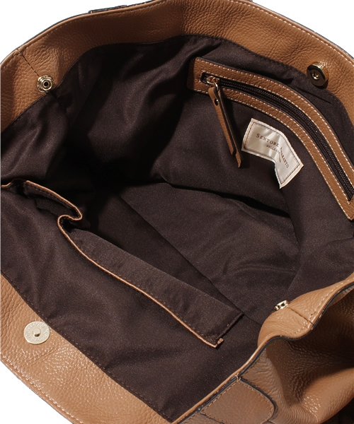 NANO universe(ナノユニバース)の「Sentore Amaranto/チャーム付インバッグレザートート(トートバッグ・レディース・ダークブラウン/ベージュ/グレー/アイボリー・FREE)」の14枚目の写真