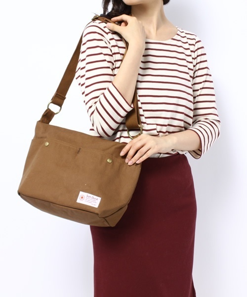 coen（コーエン）の「SUNDUCK（サンダック）ショルダーバッグ（ショルダーバッグ・レディース・モカ/レッド/ダークグリーン・フリー）」の2枚目の写真