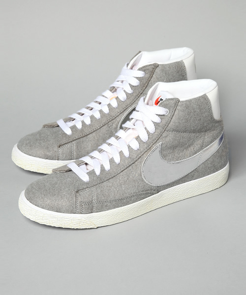 BEAMS(ビームス)の「NIKE SPORTSWEAR / BLAZER MID PRM VNTG(スニーカー・メンズ・チャコールグレー/ネイビー・26/27/28/28.5/26.5/27.5)」の2枚目の写真