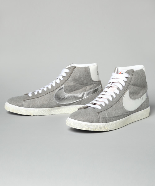 BEAMS(ビームス)の「NIKE SPORTSWEAR / BLAZER MID PRM VNTG(スニーカー・メンズ・チャコールグレー/ネイビー・26/27/28/28.5/26.5/27.5)」の4枚目の写真