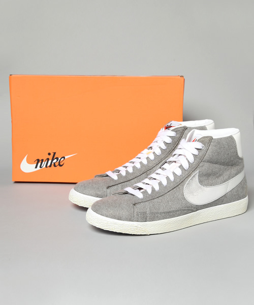 BEAMS(ビームス)の「NIKE SPORTSWEAR / BLAZER MID PRM VNTG(スニーカー・メンズ・チャコールグレー/ネイビー・26/27/28/28.5/26.5/27.5)」の6枚目の写真