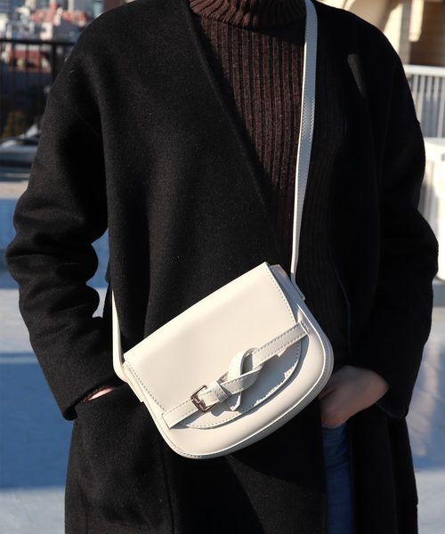 florist(フローリスト)の「タイベルトプレーンショルダーバッグ(ショルダーバッグ・レディース・ホワイト/ブラック/ブラウン/キャメル・FREE)」の14枚目の写真