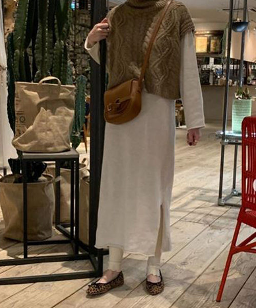 florist(フローリスト)の「タイベルトプレーンショルダーバッグ(ショルダーバッグ・レディース・ホワイト/ブラック/ブラウン/キャメル・FREE)」の17枚目の写真