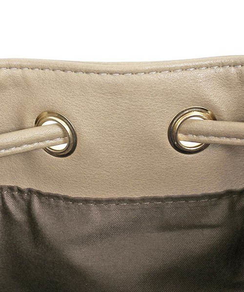 Pierrot（ピエロ）の「2wayデザイン巾着バッグ（トートバッグ・レディース・ホワイト/グレイッシュベージュ/グリーン・FREE）」の7枚目の写真