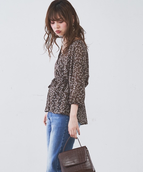 natural couture(ナチュラルクチュール)の「ウエストドロストVネックブラウス(シャツ/ブラウス・レディース・オフホワイト/ブラウン系その他/ドット/レンガ・FREE)」の8枚目の写真