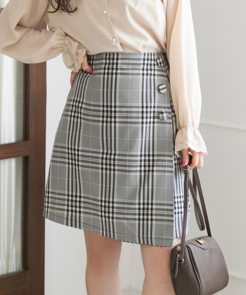 Newlyme（ニューリーミー）の「３ボタン台形ラップスカート（スカート・レディース・ブラック/ボルドー/ブラック系その他/ブラウン系その他/パープル系その他/ブラウン系その他2/ピンク系その他/ベージュ系その他/ブラック系その他2/ベージュ系その他2/グリーン系その他/ブラック系その他3・MEDIUM/LARGE）」の5枚目の写真