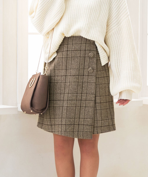 Newlyme（ニューリーミー）の「３ボタン台形ラップスカート（スカート・レディース・ブラック/ボルドー/ブラック系その他/ブラウン系その他/パープル系その他/ブラウン系その他2/ピンク系その他/ベージュ系その他/ブラック系その他2/ベージュ系その他2/グリーン系その他/ブラック系その他3・MEDIUM/LARGE）」の7枚目の写真