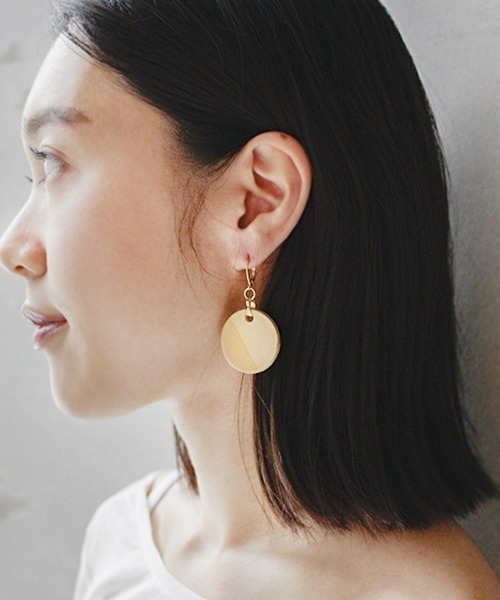 LAPUIS(ラピュイ)の「Lauis(ラピュイ)ARITA Bicolor Pierce(ピアス(両耳用)・レディース・ベージュ/オレンジ/ホワイト・FREE)」の8枚目の写真
