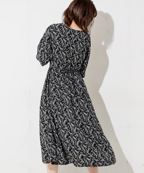 natural couture（ナチュラルクチュール）の「野花柄フレアワンピース（ワンピース・レディース・アイボリー/ブラック/ラベンダー・FREE）」の12枚目の写真