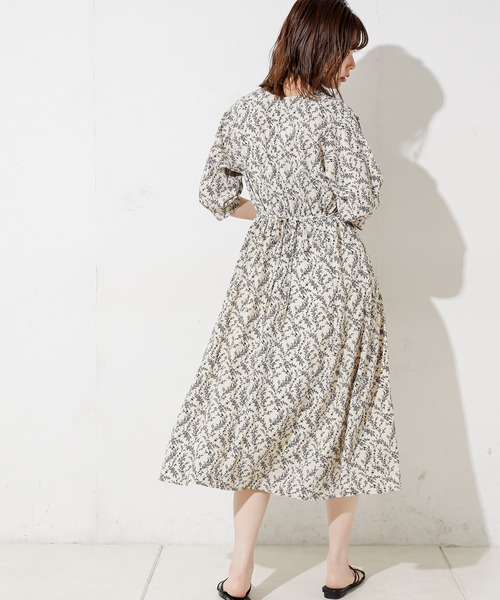 natural couture（ナチュラルクチュール）の「野花柄フレアワンピース（ワンピース・レディース・アイボリー/ブラック/ラベンダー・FREE）」の6枚目の写真