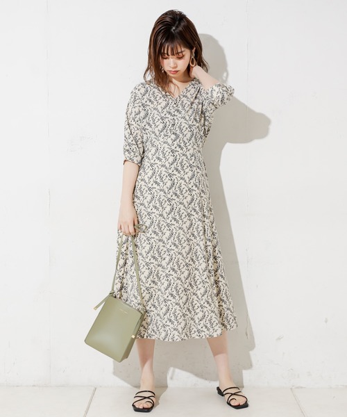 natural couture（ナチュラルクチュール）の「野花柄フレアワンピース（ワンピース・レディース・アイボリー/ブラック/ラベンダー・FREE）」の5枚目の写真