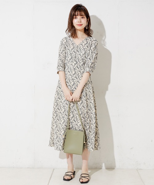 natural couture（ナチュラルクチュール）の「野花柄フレアワンピース（ワンピース・レディース・アイボリー/ブラック/ラベンダー・FREE）」の4枚目の写真