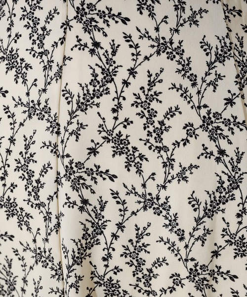 natural couture（ナチュラルクチュール）の「野花柄フレアワンピース（ワンピース・レディース・アイボリー/ブラック/ラベンダー・FREE）」の8枚目の写真