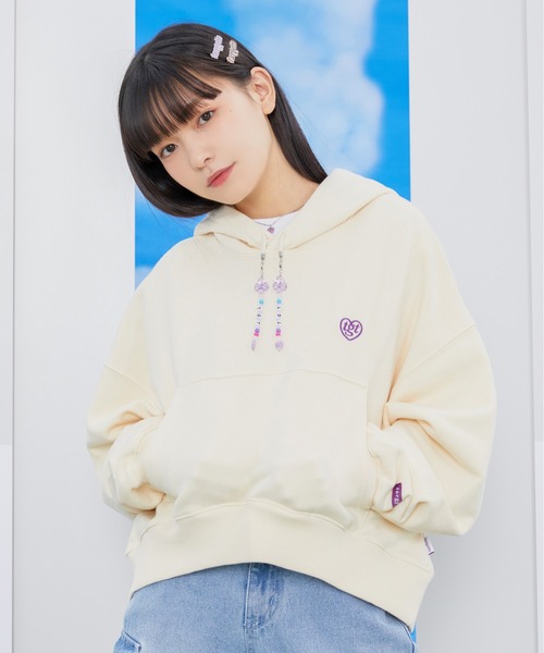 TARGETTO(ターゲット)の「【TARGETTO】BEADS CROP HOODIE / ターゲット ビーズ クロップド フーディー(パーカー・レディース・ブラック/オートミール・FREE)」の1枚目の写真