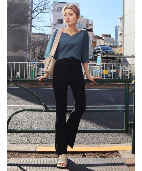 EMODA(エモダ)の「ドッキングスリーブショートトップ(シャツ/ブラウス・レディース・アイボリー/ブラック/オレンジ/ブルー・FREE)」の5枚目の写真