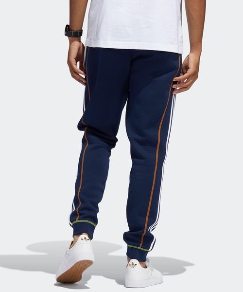 adidas（アディダス）の「コントラストステッチ スウェット