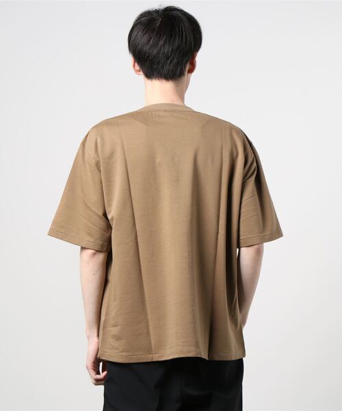 AURALEE(オーラリー)の「AURALEE / ショートスリーブカットソー《ESTNATION EXCLUSIVE》(Tシャツ/カットソー・メンズ・ベージュ/チャコールグレー・3/4/5)」の4枚目の写真