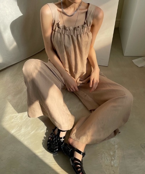 ABITOKYO(アビトーキョー)の「麻ライクフロントギャザーワイドサロペットパンツ(つなぎ/オールインワン・レディース・ブラック/ベージュ/インディゴブルー・FREE)」の1枚目の写真