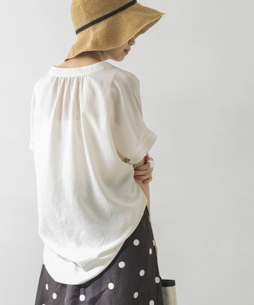 URBAN RESEARCH(アーバンリサーチ)の「エアリーブロード半袖シャツ(シャツ/ブラウス・レディース・チャコールグレー/オフホワイト/ブルー系その他/モカ・FREE)」の6枚目の写真