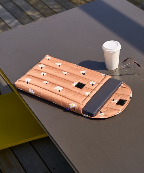 BAGGU（バグー）の「【BAGGU】16インチ ラップトップケース（PC・タブレットケース・レディース・ダークグリーン/ブラウン/ピンク系その他・FREE）」の5枚目の写真