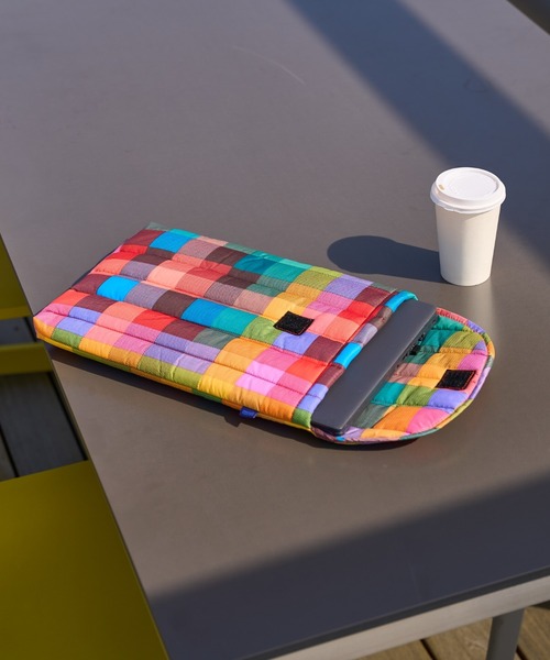 BAGGU（バグー）の「【BAGGU】16インチ ラップトップケース（PC・タブレットケース・レディース・ダークグリーン/ブラウン/ピンク系その他・FREE）」の13枚目の写真