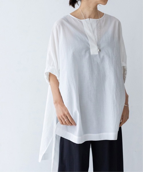 IENA（イエナ）の「maison MANTECO ギャザースリーブブラウス◆（シャツ/ブラウス・レディース・ホワイト/ブラック・FREE）」の2枚目の写真