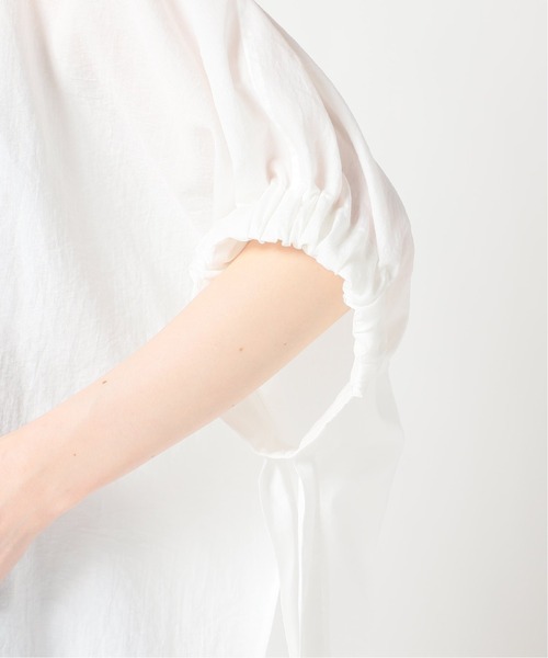 IENA（イエナ）の「maison MANTECO ギャザースリーブブラウス◆（シャツ/ブラウス・レディース・ホワイト/ブラック・FREE）」の3枚目の写真